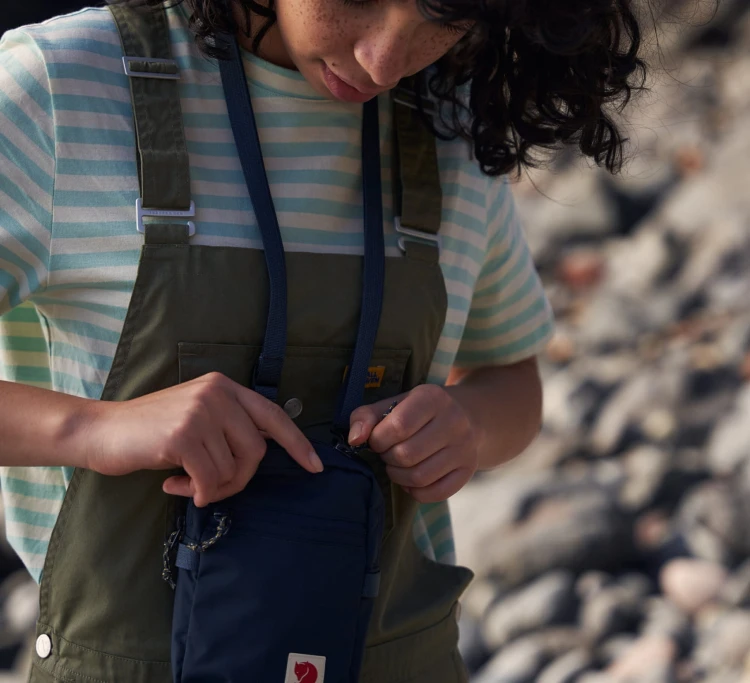 Ogrodniczki damskie Fjällräven Vardag Dungaree 87030 - Black (550)
