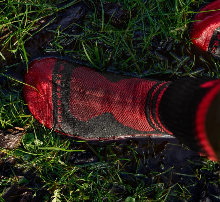 Skarpety Härkila WATERPROOF - Red/Black