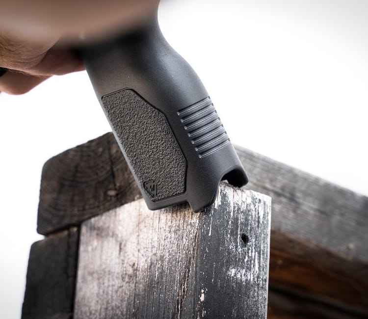Chwyt Strike Industries M-LOK Angled Vertical Grip - Long - Czarny - (SI-AR-CMAG-L-BK)