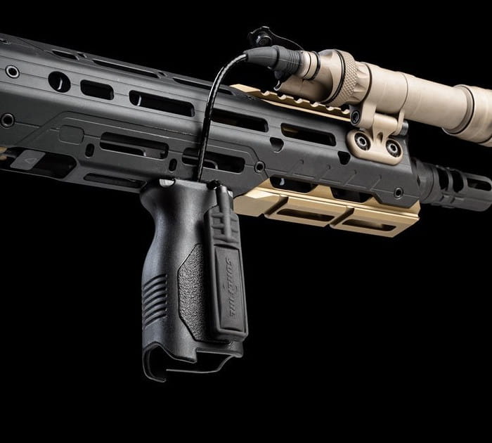 Chwyt Strike Industries M-LOK Angled Vertical Grip - Long - Czarny - (SI-AR-CMAG-L-BK)