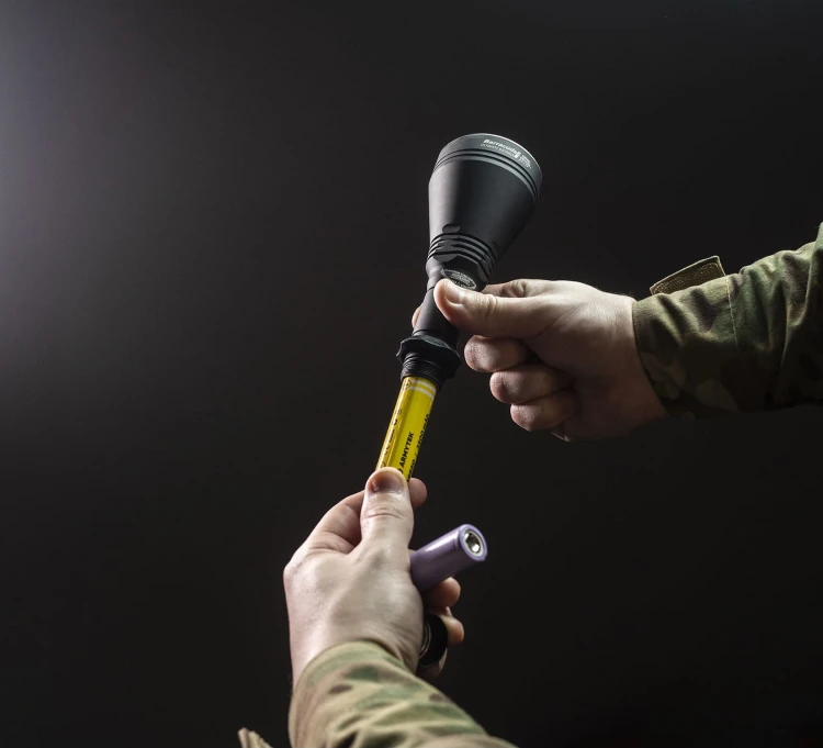 Latarka szperacz Armytek Barracuda Pro - White - 1500 lm