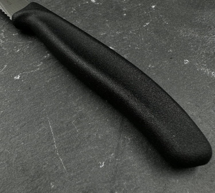 Noż stołowy i do pomidorów Victorinox Swiss Classic 6.7836.L119 (11cm) ząbkowany - Pomarańczowy (4).jpg