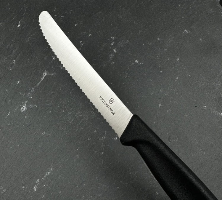 Noż stołowy i do pomidorów Victorinox Swiss Classic 6.7836.L119 (11cm) ząbkowany - Pomarańczowy (3).jpg