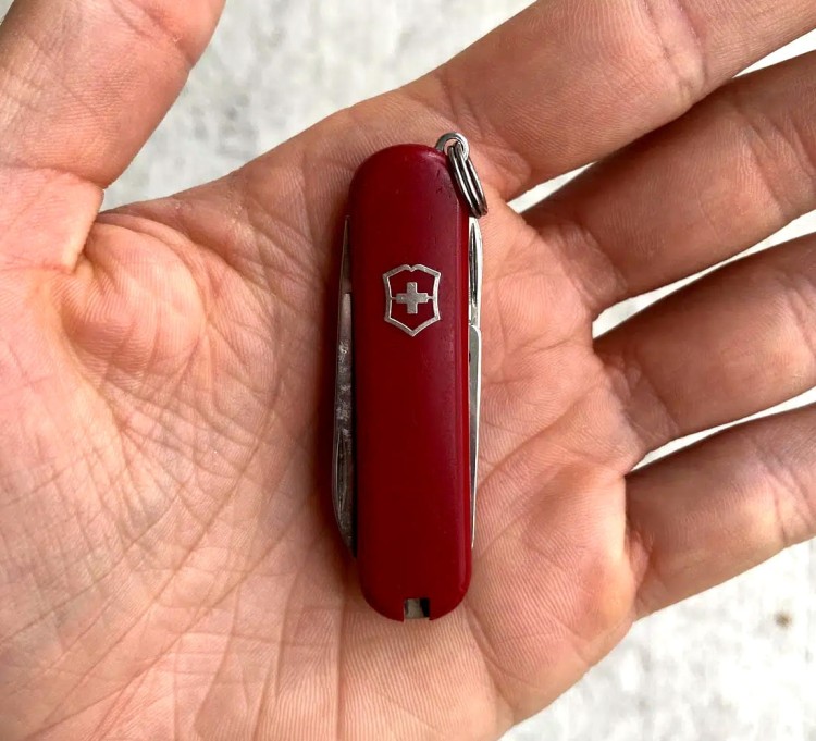 Victorinox Classic SD (2).jpg