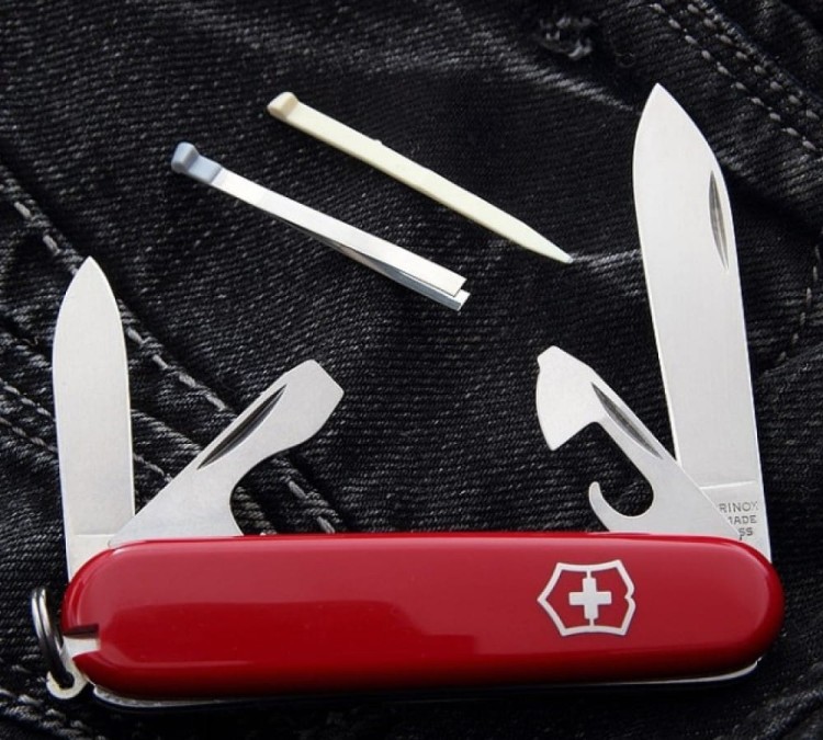 Scyzoryk Victorinox Recruit 0.2503 (84mm) - Czerwony (3).jpg