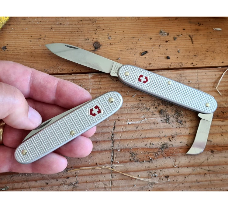 Scyzoryk Victorinox Pioneer 0.8060.26 (93mm) - Srebrny