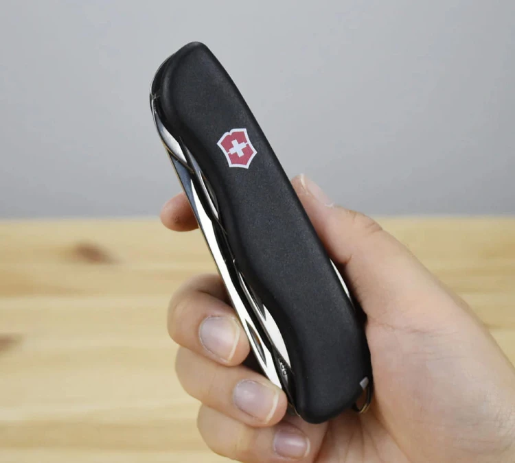 Scyzoryk Victorinox Outrider 0.8513.3 (111mm) - Czarny