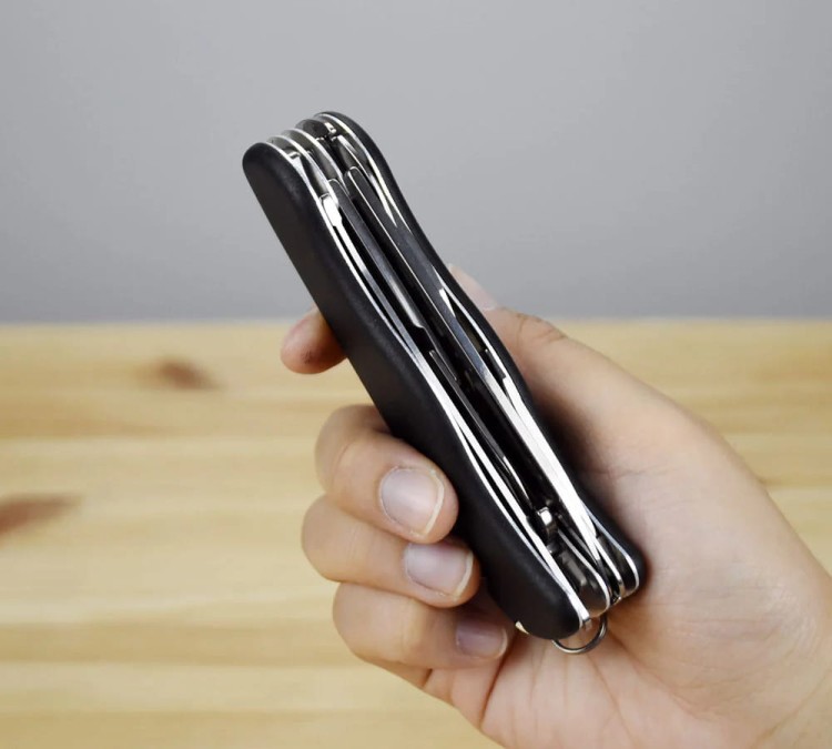 Scyzoryk Victorinox Outrider 0.8513.3 (111mm) - Czarny (5).jpg
