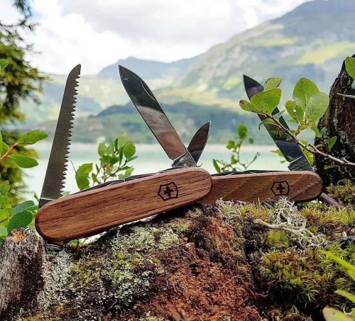 Scyzoryk Victorinox Huntsman Wood 1.3711.63 (91mm) - Drzewo orzechowe