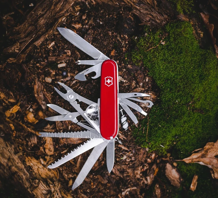 Scyzoryk Victorinox Swiss Champ 1.6795 (91mm) - Czerwony