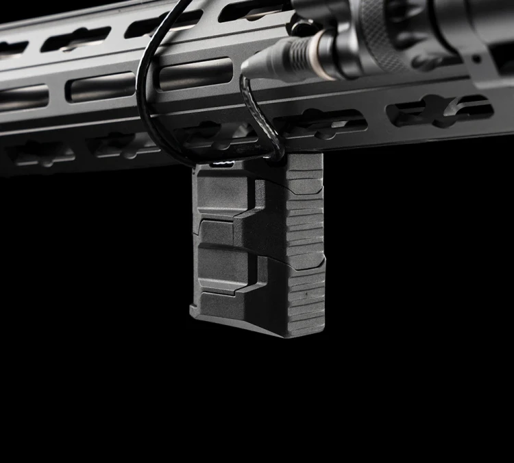 Chwyt przedni Strike Industries Stacked Angled CMS M-LOK - Czarny - (SI-AR-CMS-SAF)