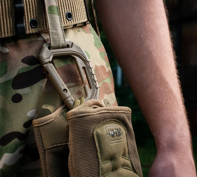 Karabińczyk plastikowy M-TAC Tactical - Coyote
