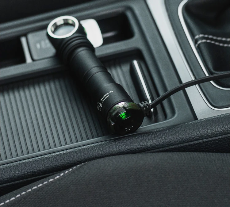 Latarka Armytek Wizard C2 Pro Magnet USB - White - 2500 lm